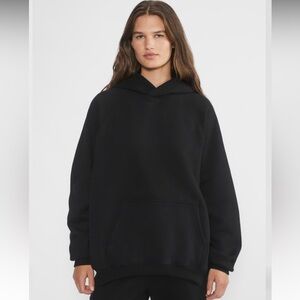 ⭐️ NWT - Cozy Fleece Raglan™ Hoodie
Iconic oversized fleece hoodie